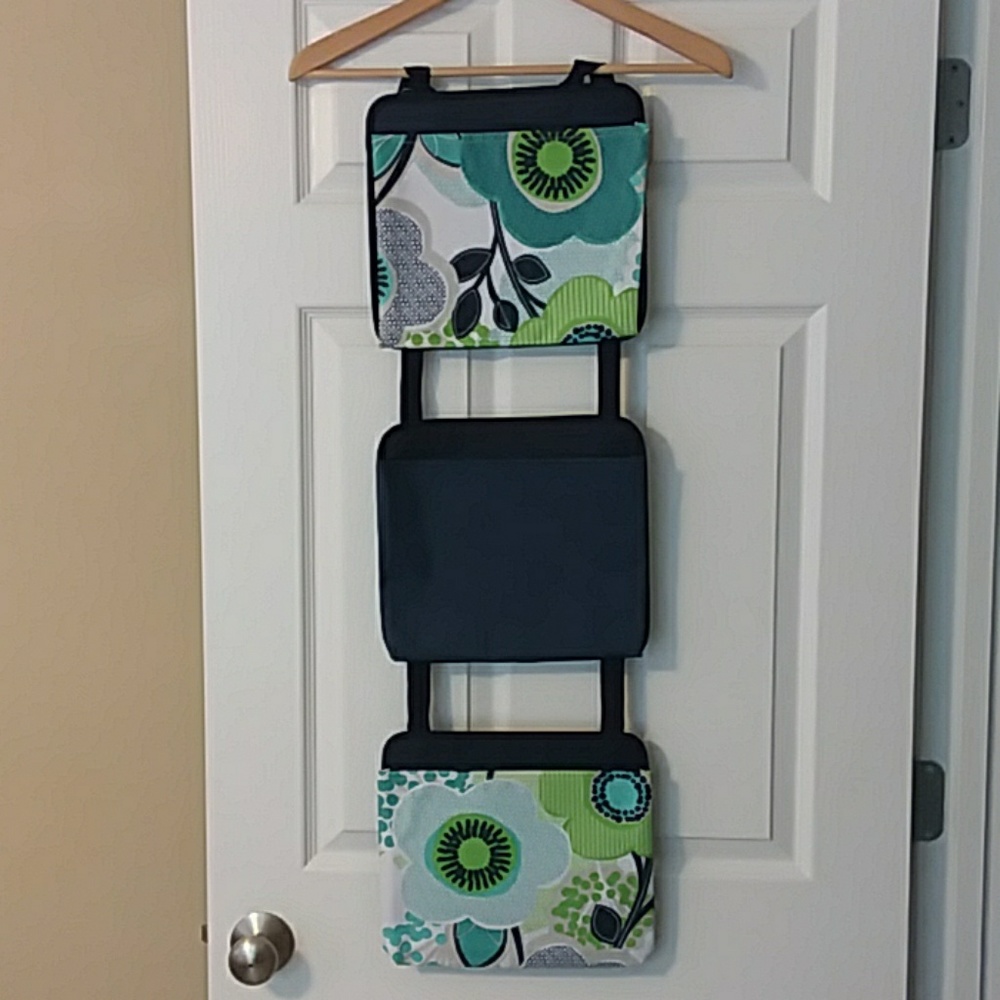 Thirty-one Oh Snap pockets (3 total)